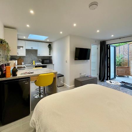 Tiny Home, Boscombe Manor Bournemouth Exterior foto